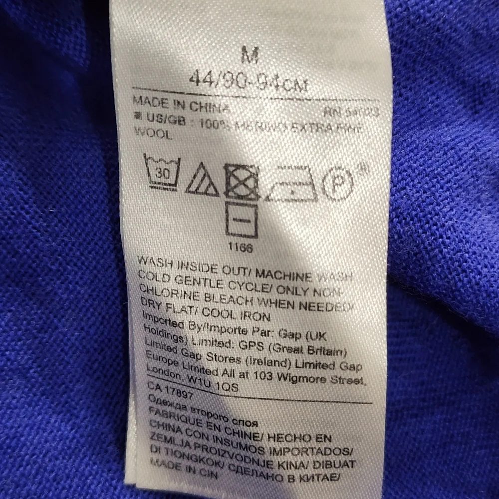 Banana Republic Extra Fine Merino Wool V-Neck Sweater Royal Purple size Medium